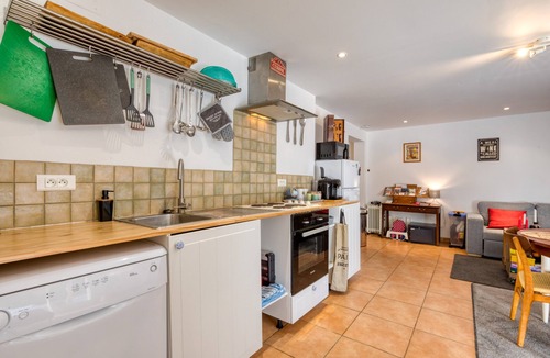 Villemagne-l'Argentiere House | Holiday Home 'Maison Sur La Mare' with Mountain View, Private Pool and Wi-Fi
