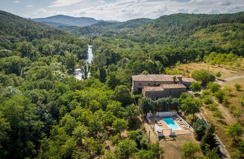 Meyrannes Cottage | Holiday gites for 10 guests - private riverfront