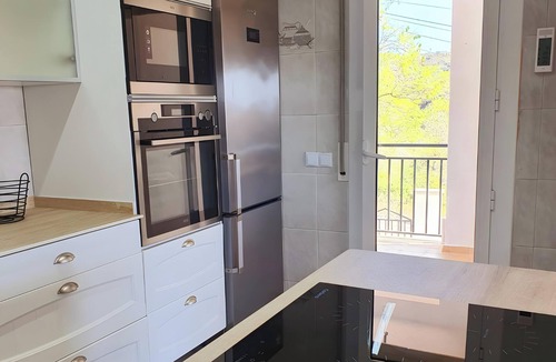 La Bisbal del Penedes House | Holiday Home 'Casa Con Mucha Luz Natural' with Mountain View, Wi-Fi and Air Conditioning