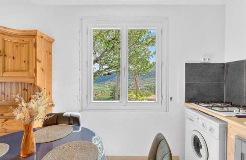 La Robine-sur-Galabre House | Holiday Home 'Les Iris' with Mountain View, Private Terrace and Wi-Fi