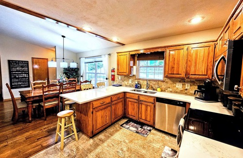 Holiday Island House | Holiday Haven On The Island! nSleeps 12! Fire pit! 6-Seater Golf Cart Included!