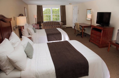 Dennis Port Hotel | Holiday Hill Inn & Suites