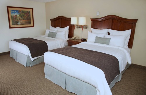 Dennis Port Hotel | Holiday Hill Inn & Suites