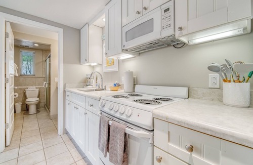 Saugatuck Resort | Holiday Hill Resort "Corner Patio Suite" Unit 703