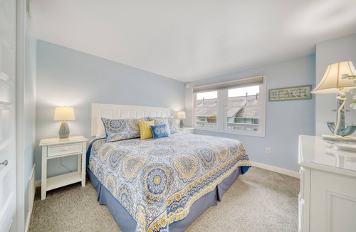 Saugatuck Resort | Holiday Hill Resort "Corner Patio Suite" Unit 703