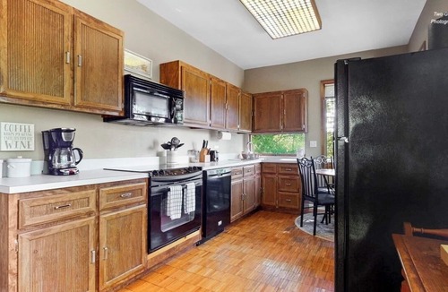 Saugatuck Cottage | Holiday Hill Resort "The Captain's Cottage" Unit 720