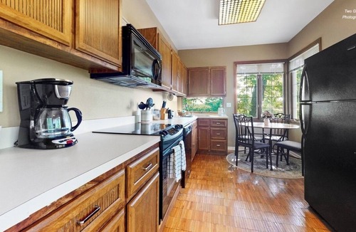 Saugatuck Cottage | Holiday Hill Resort "The Captain's Cottage" Unit 720