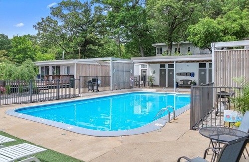 Saugatuck Cottage | Holiday Hill Resort "The Captain's Cottage" Unit 720