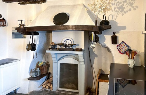 Brione sopra Minusio House | Holiday home "Casa Vecchia" with mountain views