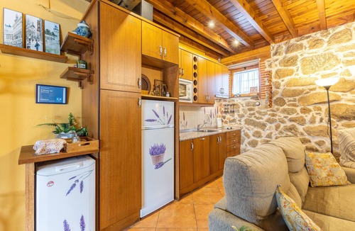 Bonilla de la Sierra House | Holiday Home 'El Mirador Del Gato 1' with Mountain View, Shared Pool and Wi-Fi