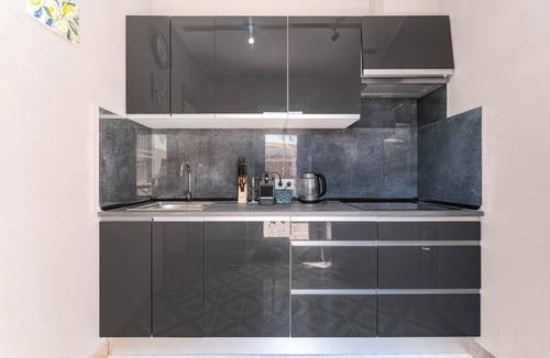 Guardamar del Segura House | Holiday Home 'Antique Spanish Villa' with Private Terrace, Wi-Fi and Air Conditioning