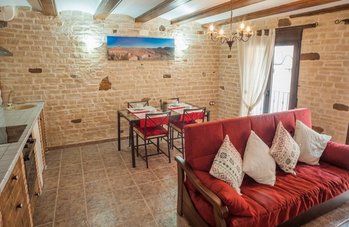 La Mata de los Olmos House | Holiday Home 'Millán' with Balcony and Wi-Fi