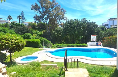 El Faro House | Holiday Home 'Casita' with Shared Pool, Wi-Fi and Air Conditioning