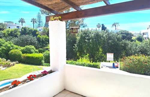 El Faro House | Holiday Home 'Casita' with Shared Pool, Wi-Fi and Air Conditioning