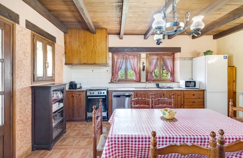 Sant Boi de Llucanes House | Holiday Home 'La Cirera' with Mountain View, Shared Pool and Wi-Fi