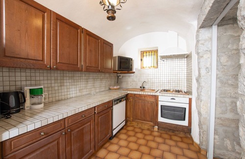Berrias-et-Casteljau House | Holiday Home 'Gite De L'écurie' with Air Conditioning