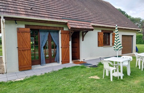 Les Monts du Roumois House | Holiday home with beautiful grounds, private parking ideal for w.e relaxation.