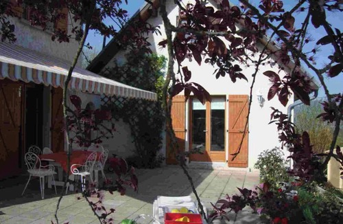 Miribel-les-Echelles House | Holiday Home 'Les Joncquilles' with Mountain View, Shared Terrace and Wi-Fi