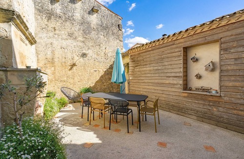 Mortagne-sur-Gironde House | Holiday Home 'Isatis' with Private Terrace
