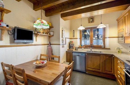Bellver de Cerdanya House | Holiday Home 'Jose' with Mountain View, Shared Pool and Wi-Fi