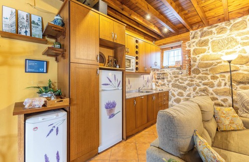 Bonilla de la Sierra House | Holiday Home 'El Mirador Del Gato 1' with Mountain View, Shared Pool and Wi-Fi