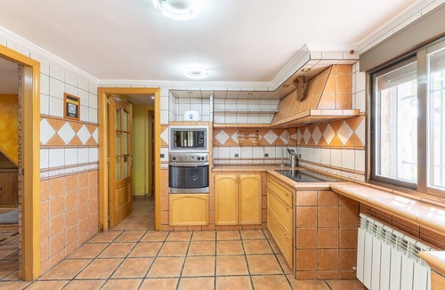 Fuentiduena de Tajo House | Holiday Home 'Los Almendros' with Private Pool, Wi-Fi and Air Conditioning