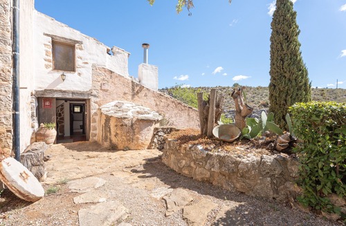 La Torre d'En Besora House | Holiday Home 'Moli Colomer' with Mountain View, Shared Pool and Private Terrace