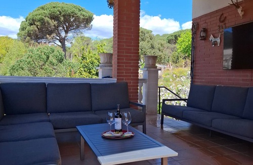 Macanet de la Selva House | Holiday Home 'Villa Toro' with Mountain Views, Wi-Fi and Air Conditioning