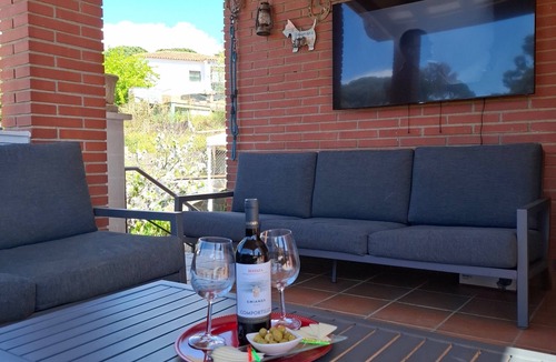 Macanet de la Selva House | Holiday Home 'Villa Toro' with Mountain Views, Wi-Fi and Air Conditioning