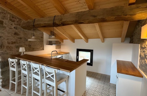 Ogassa House | Holiday Home 'El Taga' with Mountain Views, Shared Garden & Wi-Fi