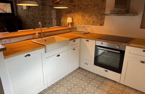 Ogassa House | Holiday Home 'El Taga' with Mountain Views, Shared Garden & Wi-Fi