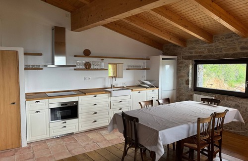 Ogassa House | Holiday Home 'La Calma' with Mountain Views, Shared Garden and Wi-Fi