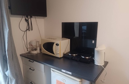 Calviac-en-Perigord House | Holiday Home “2 People” with Shared Pool