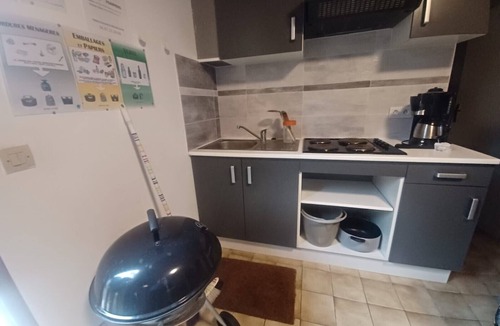 Calviac-en-Perigord House | Holiday Home for 7 Guests with Shared Pool