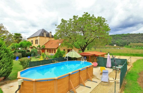 Calviac-en-Perigord Cottage | Holiday home in Dordogne with shared pool and pets allowed