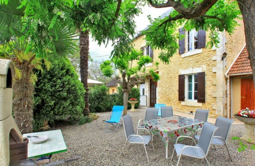 Calviac-en-Perigord Cottage | Holiday home in Dordogne with shared pool and pets allowed