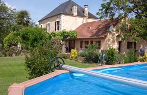 Calviac-en-Perigord Cottage | Holiday home in Dordogne with shared pool and pets allowed