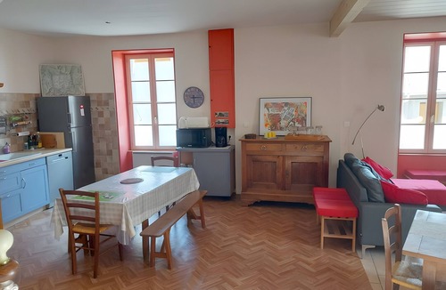 Cazeaux-de-Larboust House | Holiday Home "Galy" with Mountain View, Private Garden and Wi-Fi