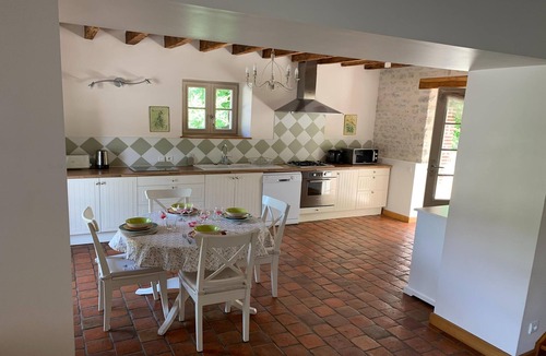 Chilleurs-aux-Bois House | Holiday Home in Chilleurs near Château