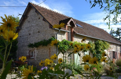 Chilleurs-aux-Bois House | Holiday Home in Chilleurs near Château