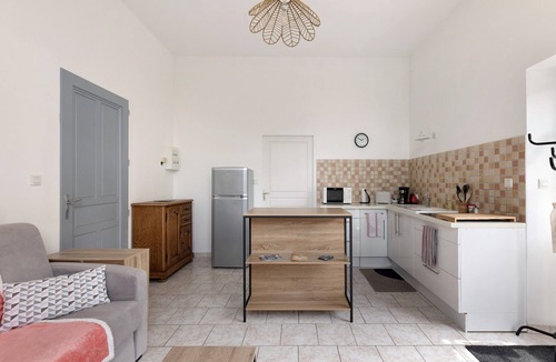 Fontevraud-l'Abbaye House | Holiday Home 'Jardin De Saint Jean De L'Habit' with Shared Terrace and Shared Garden