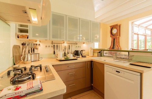 La Chapelle-sur-Dun House | Holiday Home 'Maison De La Huppe' with Private Terrace, Wi-Fi and Air Conditioning