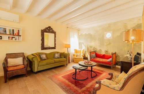 La Chapelle-sur-Dun House | Holiday Home 'Maison De La Huppe' with Private Terrace, Wi-Fi and Air Conditioning