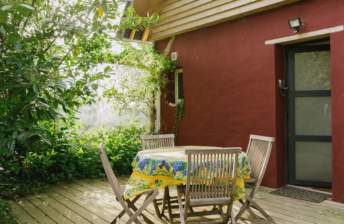 La Chapelle-sur-Dun House | Holiday Home “La Maison Rouge” with Shared Terrace and Private Garden