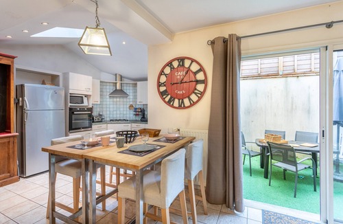 Les Sables d'Olonne House | Holiday Home 'Les Dunes' with Private Terrace and Wi-Fi