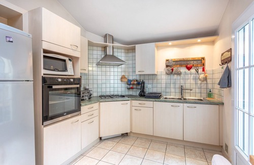 Les Sables d'Olonne House | Holiday Home 'Les Dunes' with Private Terrace and Wi-Fi