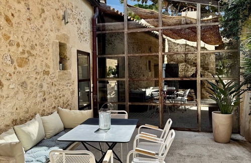 Lieuran-les-Beziers House | Holiday Home 'Les Cimes' with Shared Pool, Communal Garden and Wi-Fi