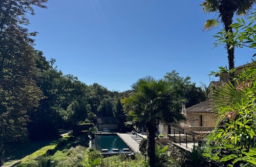 Lieuran-les-Beziers House | Holiday Home 'Les Cimes' with Shared Pool, Communal Garden and Wi-Fi