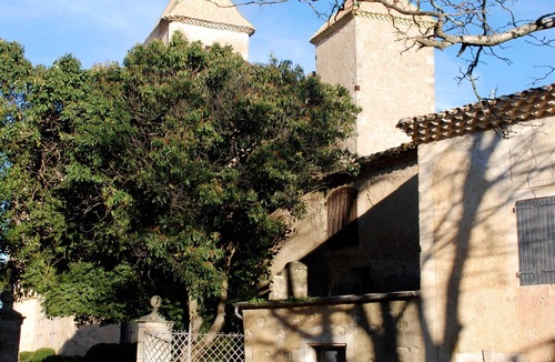 Lieuran-les-Beziers House | Holiday Home 'Présbytère' with Shared Pool, Shared Garden and Wi-Fi
