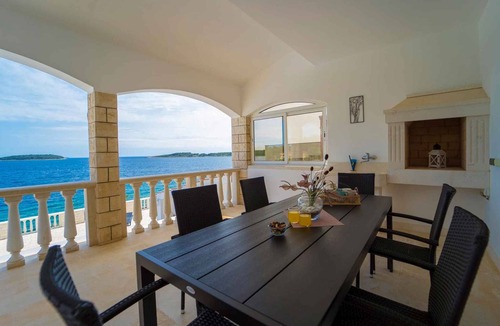 Potirna House | Holiday home near the sea